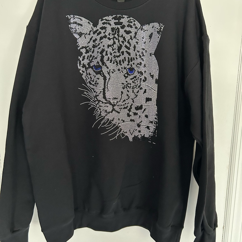 BIG & TALL Gildan Black Sweatshirt with Leopard Design NWT